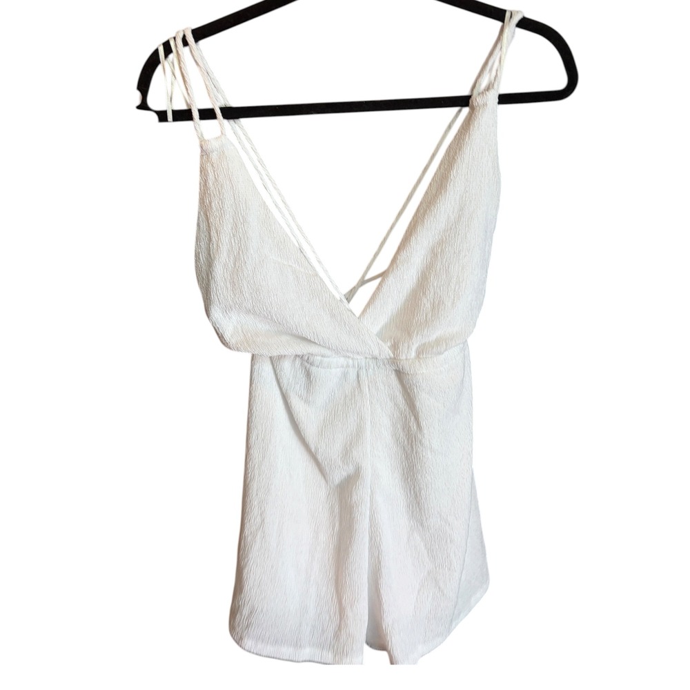 Pull & Bear White Summer‎ V-Neck Strappy Textured Romper Medium